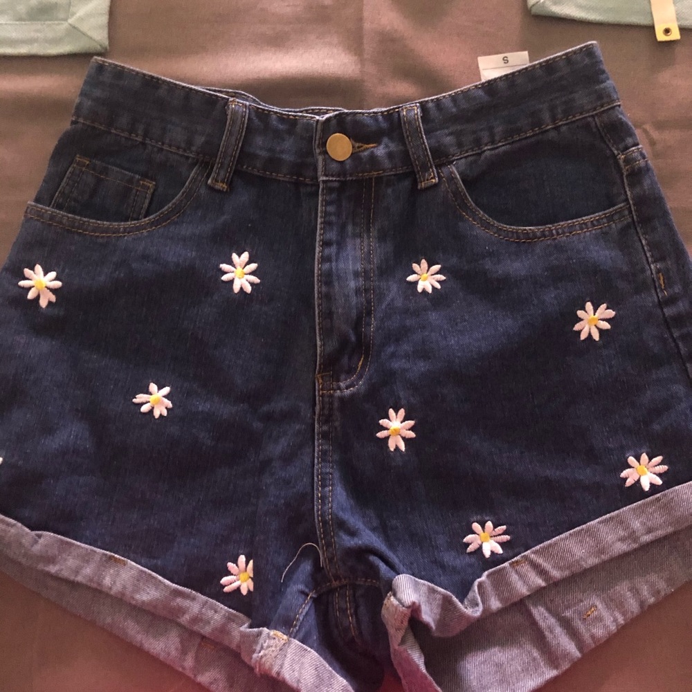 daisy shorts NWT